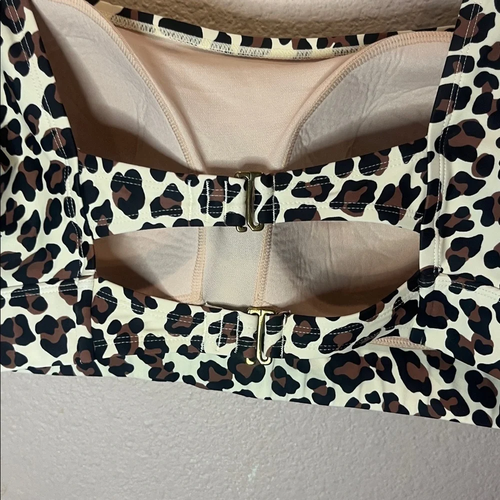 Kona Sol Women’s Leopard Print Sporty Bikini Top Size 24W